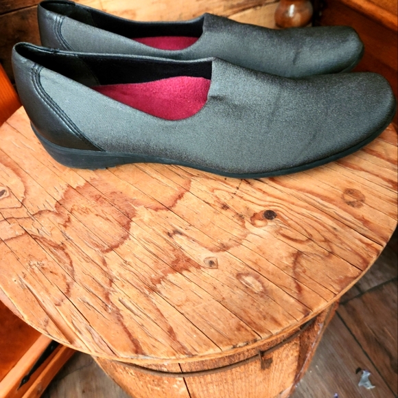 MUNRO TRAVELER GREY/ BLACK STRETCH FABRIC SLIP ON SHOES- WOMENS SIZE 9.5 - Picture 4 of 8